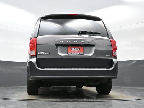 Used 2018 Dodge Grand Caravan SE w/ UConnect Hands-Free Group image 28