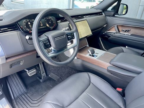 Used 2025 Land Rover Range Rover SE AWD/4WD image 13