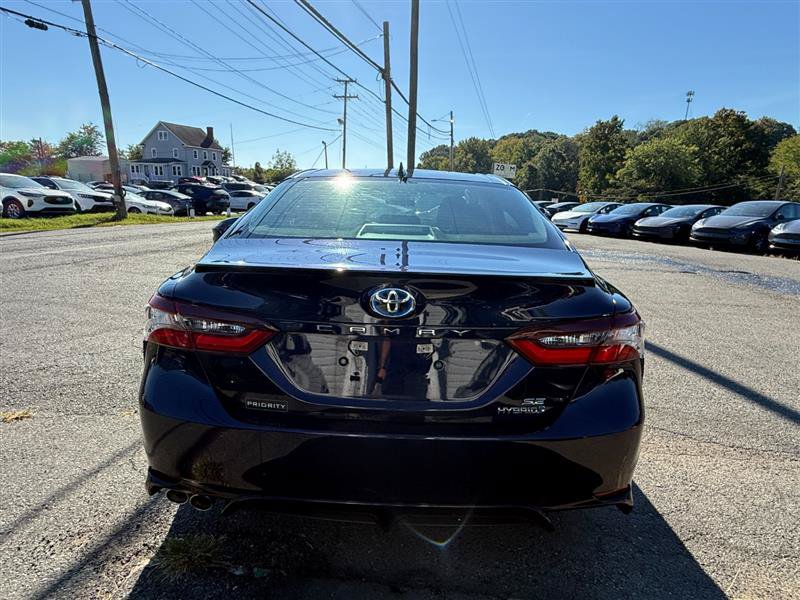 Used 2021 Toyota Camry SE w/ Cold Weather Package FWD image 4