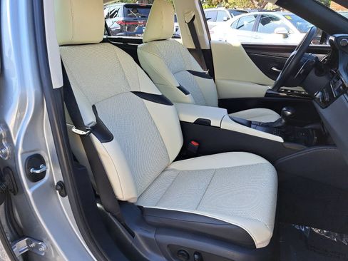 Used 2022 Lexus ES 300h w/ Premium Package FWD image 10