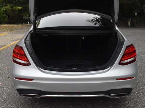 Used 2019 Mercedes-Benz E 300 4MATIC w/ Convenience Package image 19