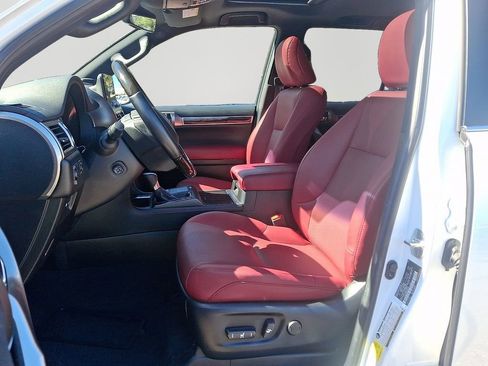 Used 2023 Lexus GX 460 Premium w/ Premium Package image 15