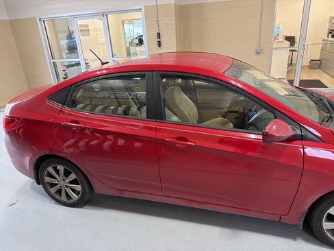 Used 2013 Hyundai Accent GLS w/ Premium Pkg image 8