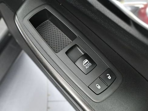 Used 2019 Jeep Cherokee Trailhawk w/ Comfort/Convenience Group AWD/4WD image 40