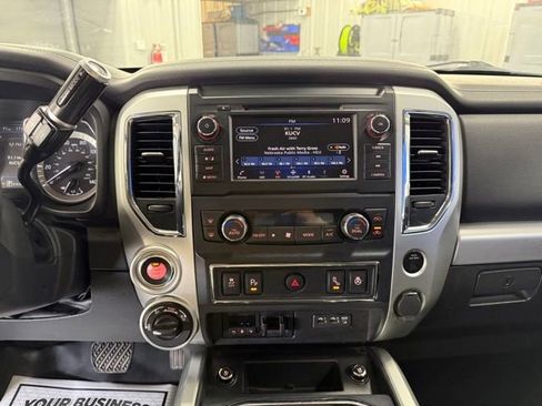 Used 2019 Nissan Titan PRO-4X w/ Pro-4x Convenience Package AWD/4WD image 26