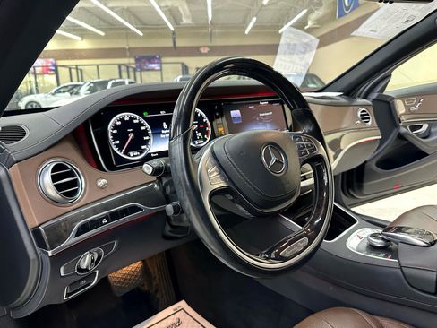 Used 2017 Mercedes-Benz S 550 Sedan image 19