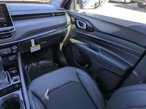 New 2026 Jeep Compass Latitude AWD/4WD image 17