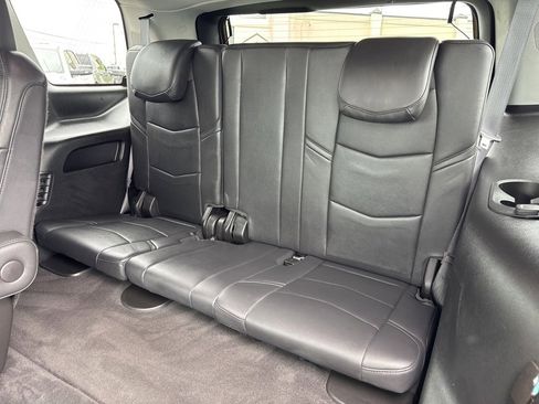 Used 2020 Cadillac Escalade Premium Luxury image 24