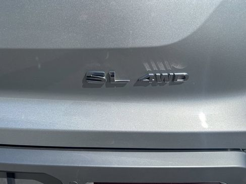 Used 2025 Nissan Pathfinder SL AWD/4WD image 10