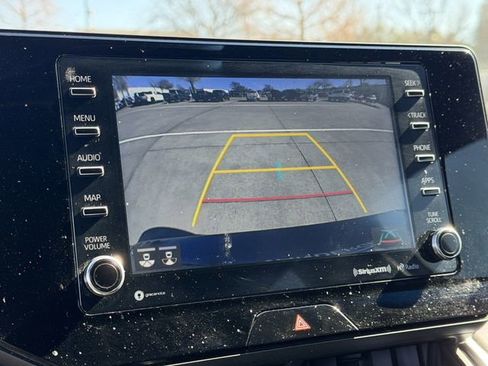 Used 2022 Toyota Venza XLE image 18