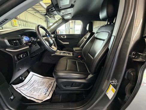 Used 2023 Ford Explorer XLT w/ Equipment Group 202A RWD image 11