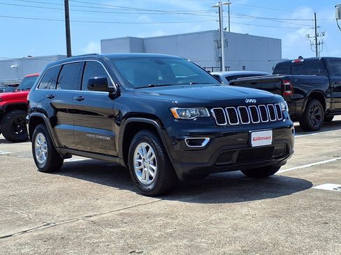 Used 2019 Jeep Grand Cherokee Laredo RWD image 2