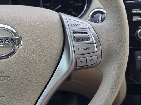 Used 2015 Nissan Rogue SV FWD image 34