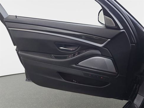 Used 2013 BMW M5 image 28