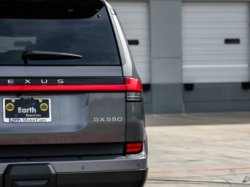 Used 2025 Lexus GX 550 w/ Accessory Package (Z1) image 12