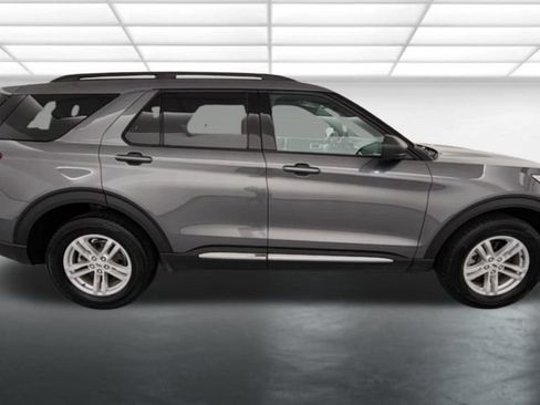 Certified 2024 Ford Explorer XLT AWD/4WD image 9