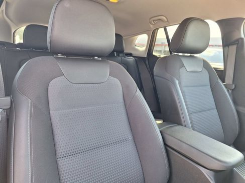 Used 2025 Chevrolet Trax LT FWD image 25