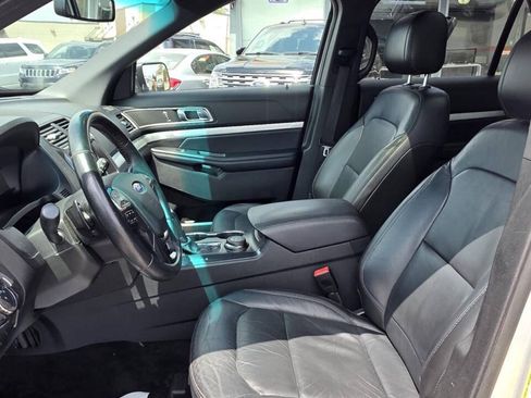 Used 2017 Ford Explorer XLT w/ Equipment Group 202A AWD/4WD image 16