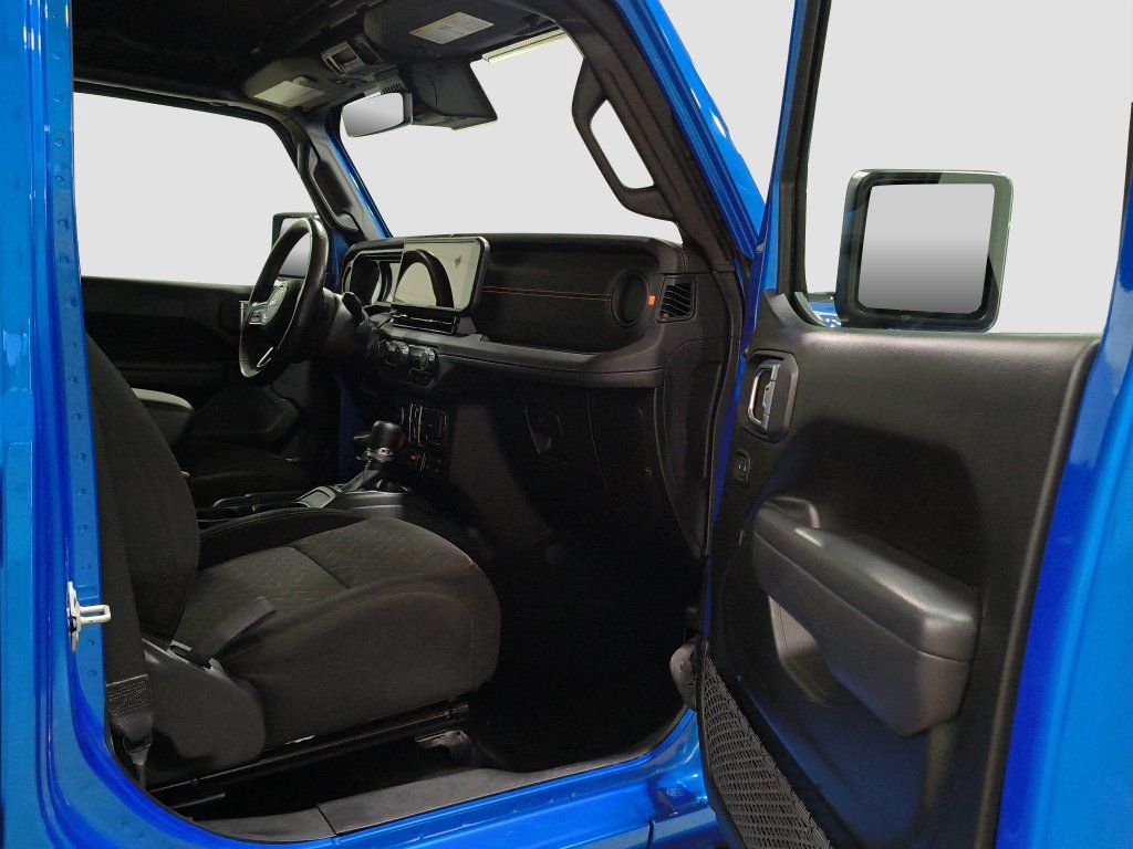 Used 2024 Jeep Gladiator Mojave w/ Technology Group AWD/4WD image 15