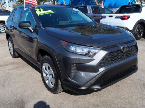 Used 2021 Toyota RAV4 LE image 8