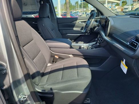 New 2026 Chevrolet Traverse LT image 14