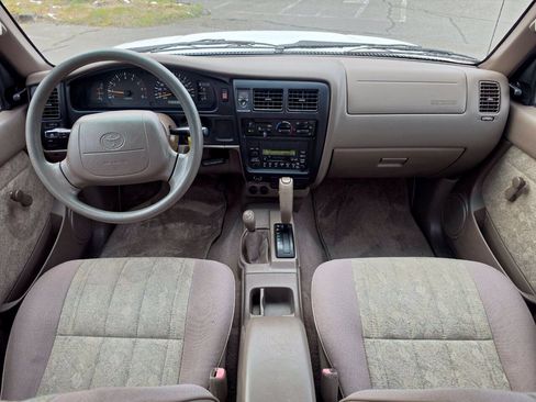 Used 2000 Toyota Tacoma 4x4 Regular Cab image 9