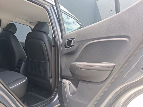 New 2025 Hyundai Venue Limited image 11