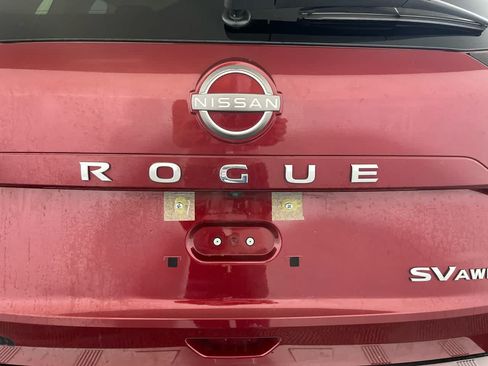 Used 2023 Nissan Rogue SV AWD/4WD image 11