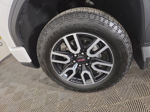 Used 2025 GMC Sierra 1500 AT4 w/ AT4 Premium Package image 34