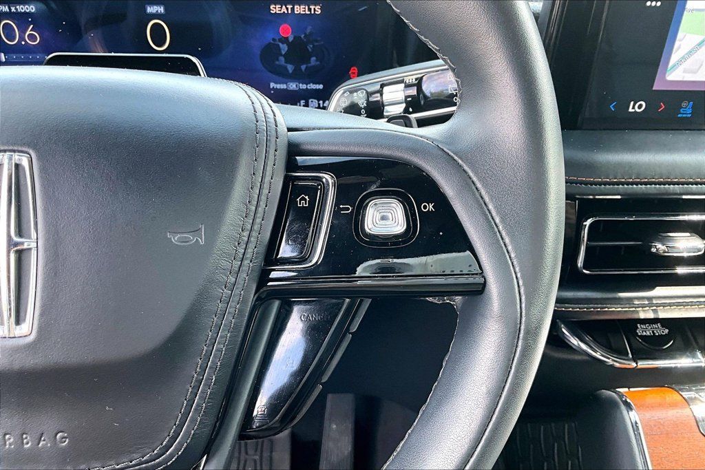Used 2025 Lincoln Aviator Black Label AWD/4WD image 18