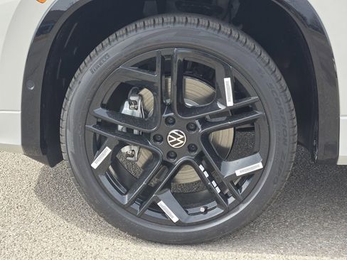 New 2026 Volkswagen Tiguan SE R-Line image 10