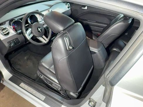 Used 2005 Ford Mustang GT RWD image 39