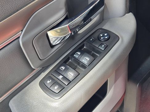 Used 2019 RAM 1500 Classic SLT RWD image 20