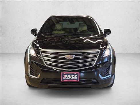Used 2018 Cadillac XT5 AWD image 2