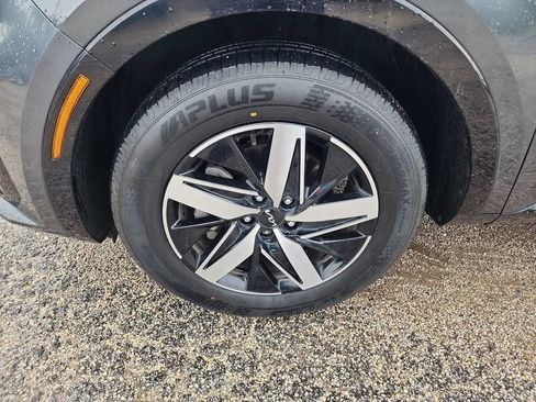 Used 2023 Kia Sorento S w/ Panoramic Sunroof Package FWD image 12