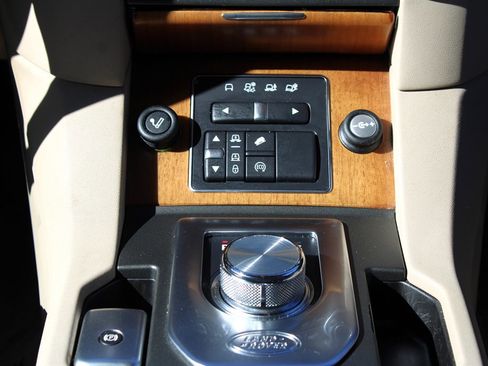 Used 2016 Land Rover LR4 HSE image 32