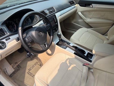 Used 2013 Volkswagen Passat 2.5 SE FWD image 33