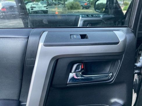 Used 2022 Toyota 4Runner SR5 Premium w/ Moonroof Package RWD image 11