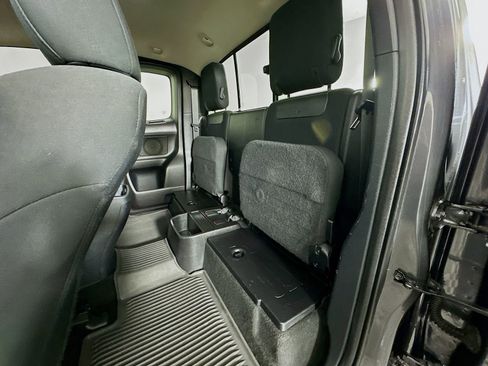 Used 2018 Toyota Tacoma SR5 w/ SR5 Appearance Package (SM) image 22