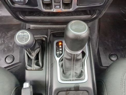 Used 2020 Jeep Wrangler Unlimited Sahara image 9