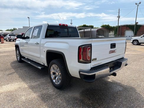 Used 2018 GMC Sierra 1500 SLT w/ SLT Premium Package AWD/4WD image 4