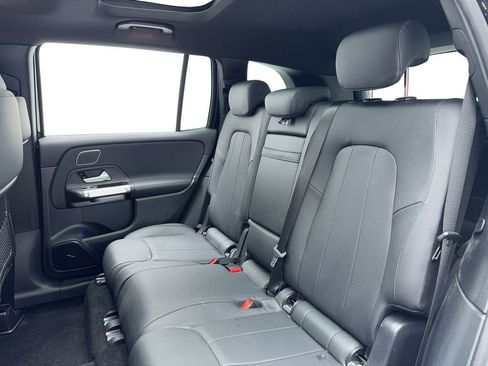 Used 2023 Mercedes-Benz GLB 250 4MATIC w/ Premium Package image 19