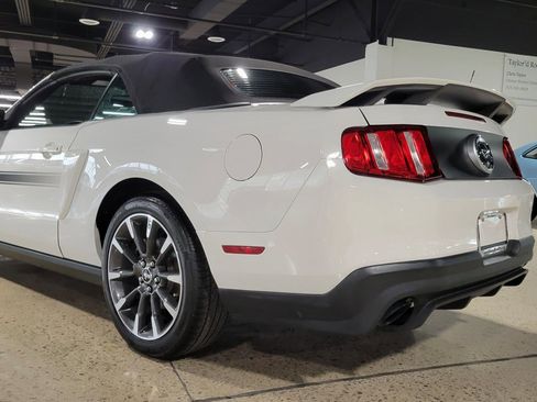 Used 2011 Ford Mustang GT Premium w/ Electronics Pkg RWD image 29