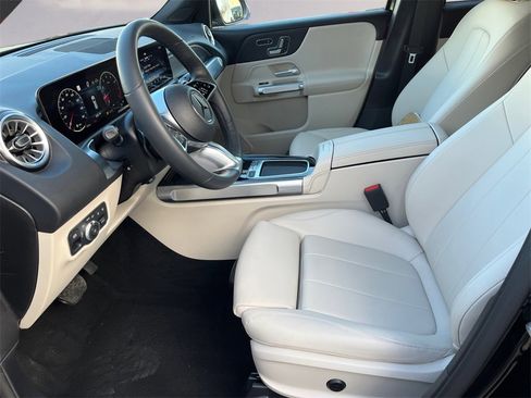 Certified 2025 Mercedes-Benz GLB 250 4MATIC image 9