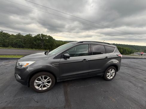Used 2018 Ford Escape SEL AWD/4WD image 3