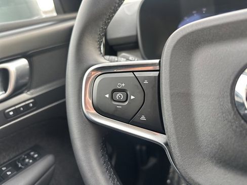 Certified 2025 Volvo XC40 B5 Plus image 26