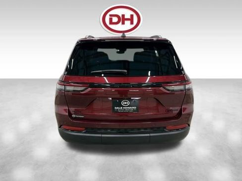 Used 2023 Jeep Grand Cherokee Limited w/ Black Appearance Package image 12