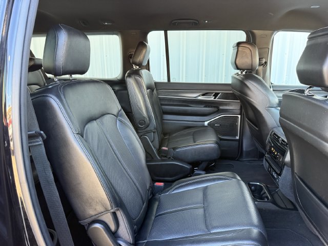 Used 2024 Jeep Wagoneer L Series II w/ Flexible Seating Group RWD image 31