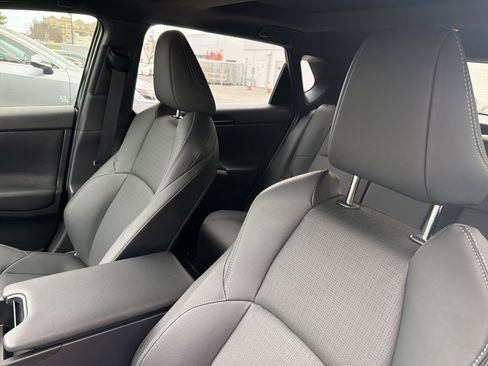 Used 2025 Toyota bZ4X FWD image 6