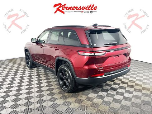 New 2025 Jeep Grand Cherokee Altitude image 5